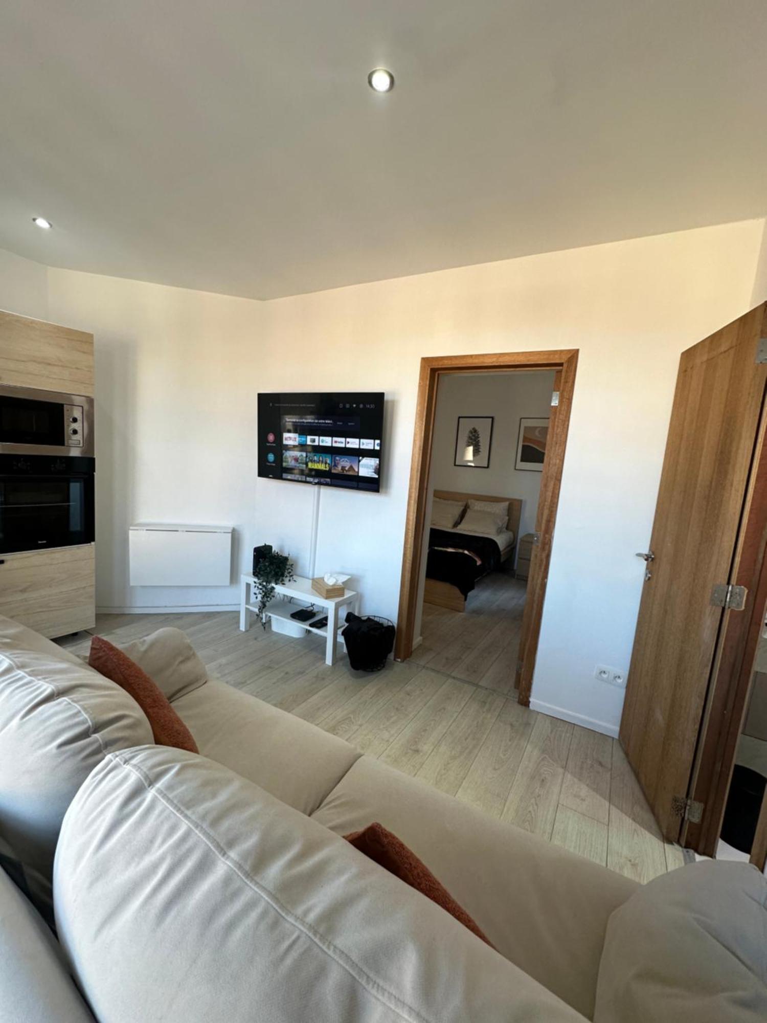 Immeuble Au Coeur De : Vivez L'experience Unique De La Rue Verbist Apartment